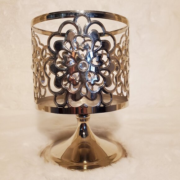 Bath & Body Works Flower Heart Gem Pedestal 3-Wick Candle Holder Sleeve - Picture 1 of 5